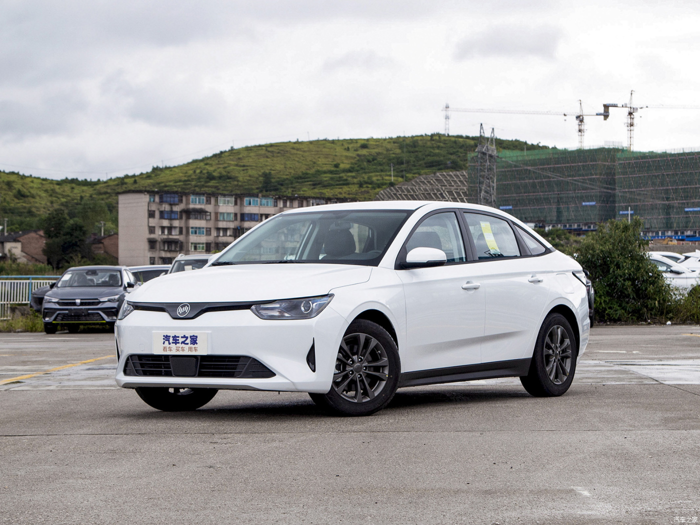 威馬E5 續航400km